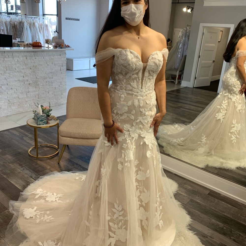 Elegant Lace Wedding Dress